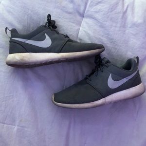Women’s Nike sneakers